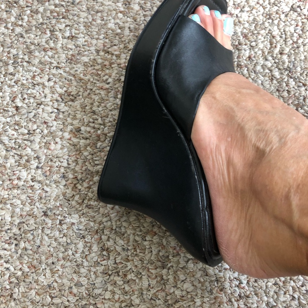 Steve Madden Black wedge sandal